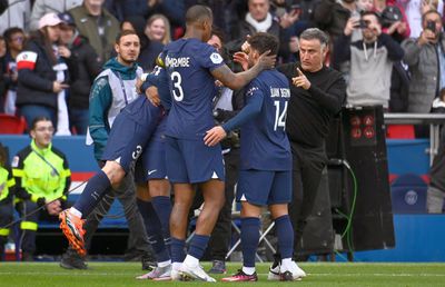 Strizu de la PSG! Vedetele francezilor râd de antrenor » Ce spun despre el în vestiar