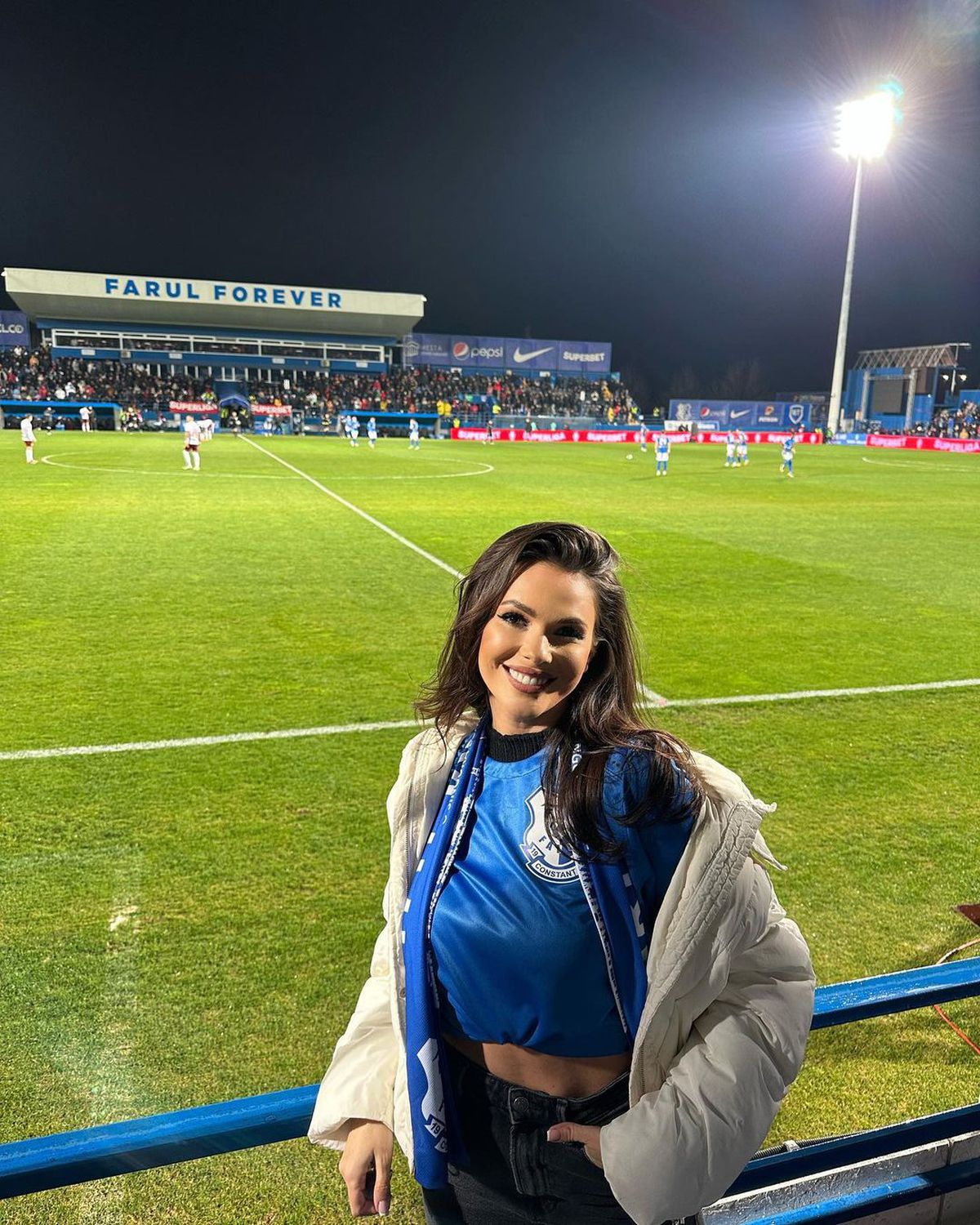 „Fac ravagii cum făcea cu stângu’ Hagi”. Animatoarea care a dat pe spate Liga 1