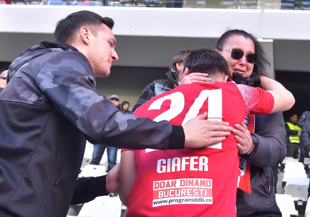 Bucuria fanilor și jucătorilor lui Dinamo după calificarea în play-off // FOTO: Cristi Preda