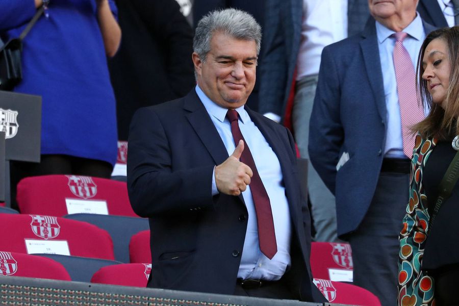 Joan Laporta (60 de ani), președintele celor de la FC Barcelona, spune că gruparea pe care o conduce este nevinovată, după ce zilele trecute formația de pe Camp Nou a fost pusă oficial sub acuzare de justiția spaniolă pentru corupție în cazul „Negreira”. Scandalul uriaș din Spania o atinge și pe Real Madrid » Un fost arbitru important îl acuză pe Florentino Perez: „M-a băgat singur într-o cameră”