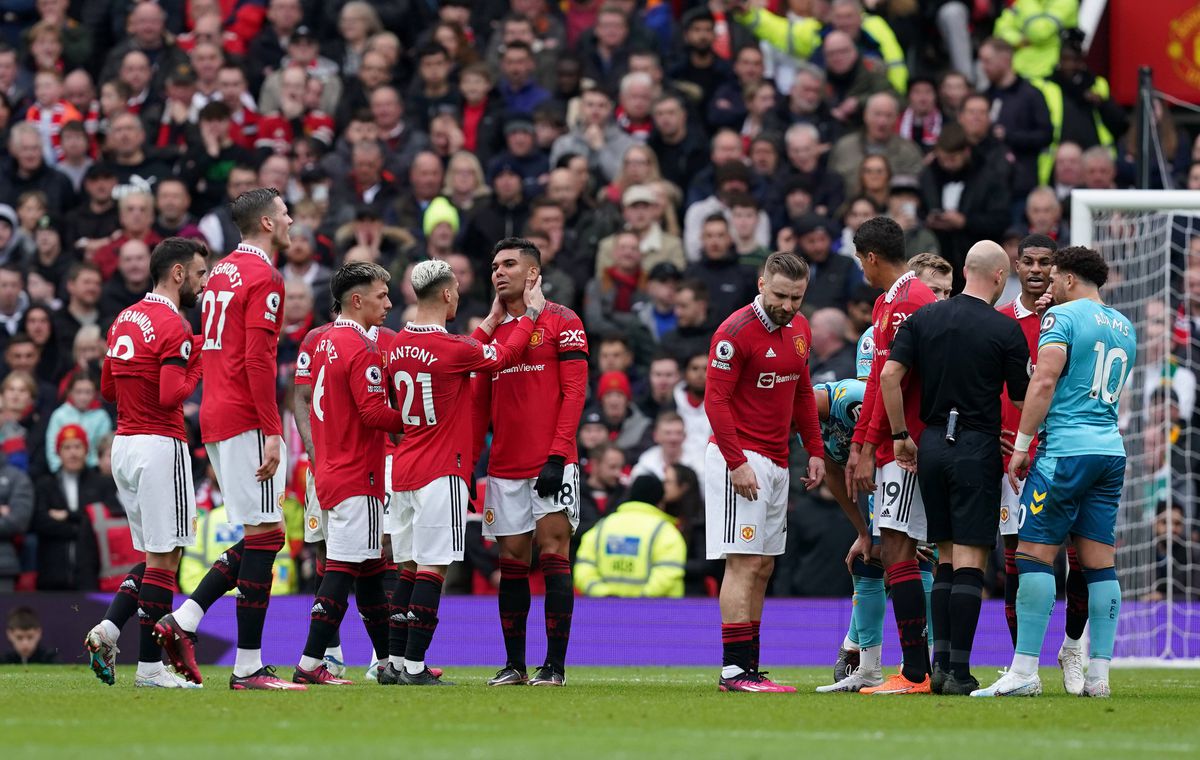 Pierdere importantă pentru Manchester United » Casemiro se va alege cu o suspendare imensă!