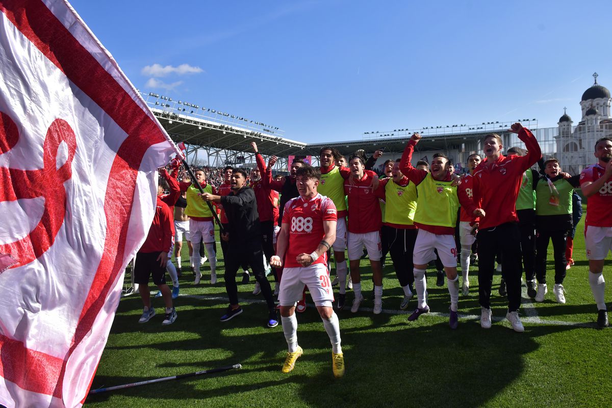 Bucuria fanilor și jucătorilor lui Dinamo după calificarea în play-off // FOTO: Cristi Preda
