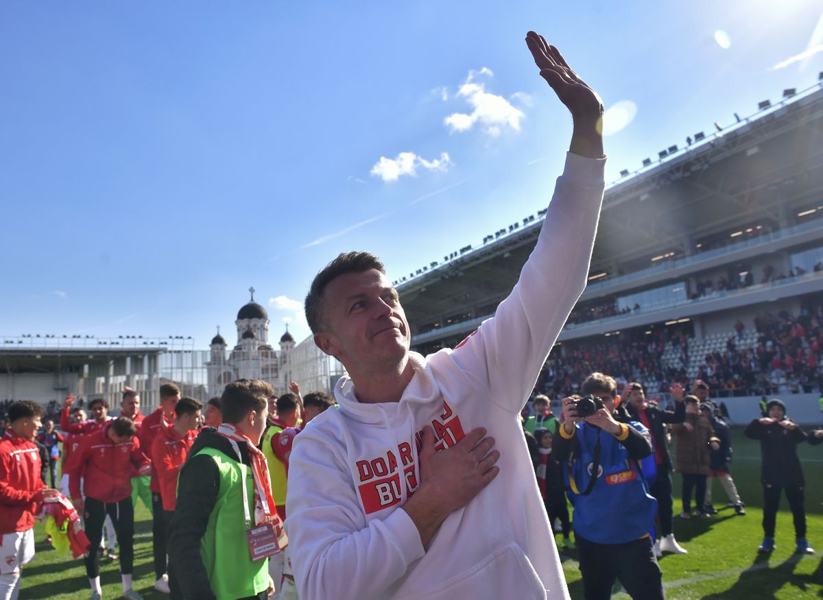 Bucuria fanilor și jucătorilor lui Dinamo după calificarea în play-off // FOTO: Cristi Preda