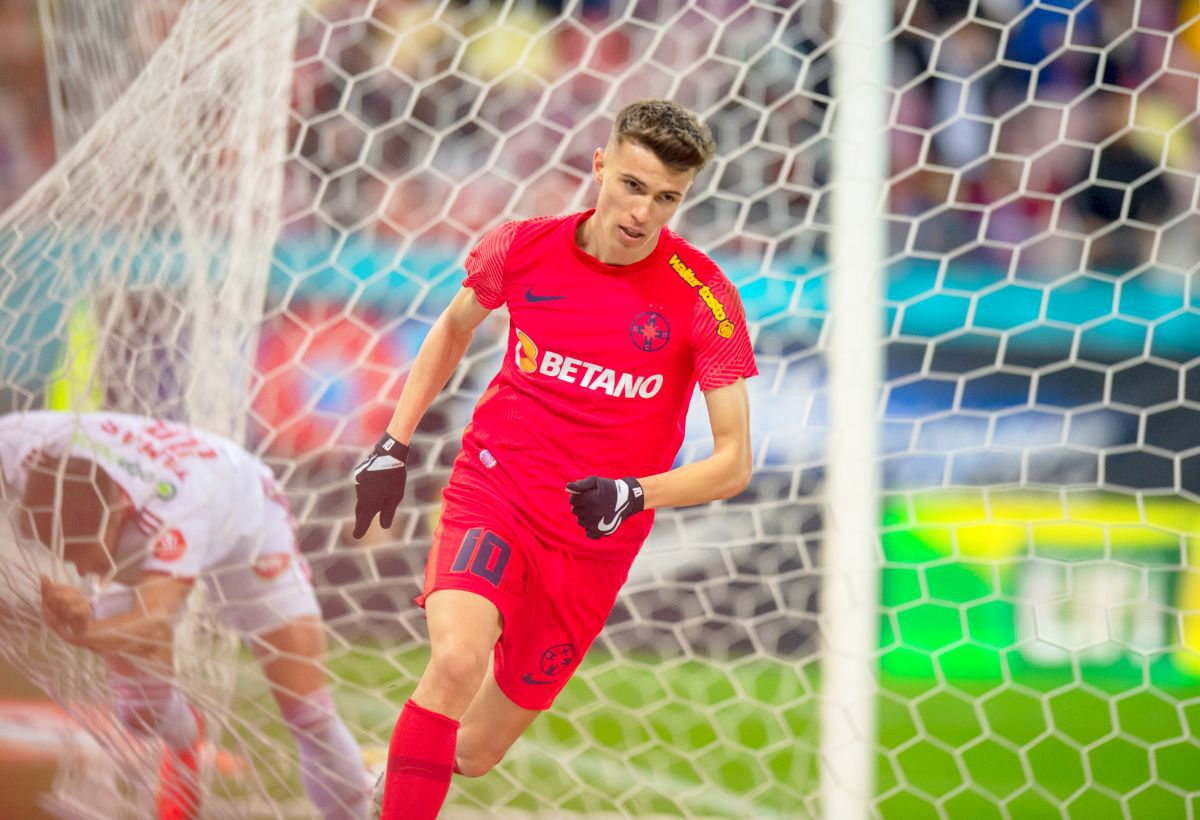 Jucătorii de la FCSB au intrat pe teren cu un banner » Ce reprezintă mesajul arătat înainte de meciul cu Sepsi