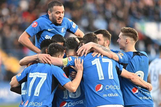 Gică Hagi (59 de ani) nu crede că Louis Munteanu (21 de ani) va mai continua la Farul și din stagiunea viitoarea / FOTO: Imago