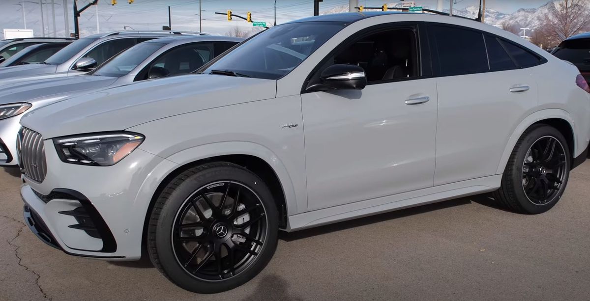 Unic în România! Adrian Mutu și-a comandat o supermașină de lux, cum nu există în țară