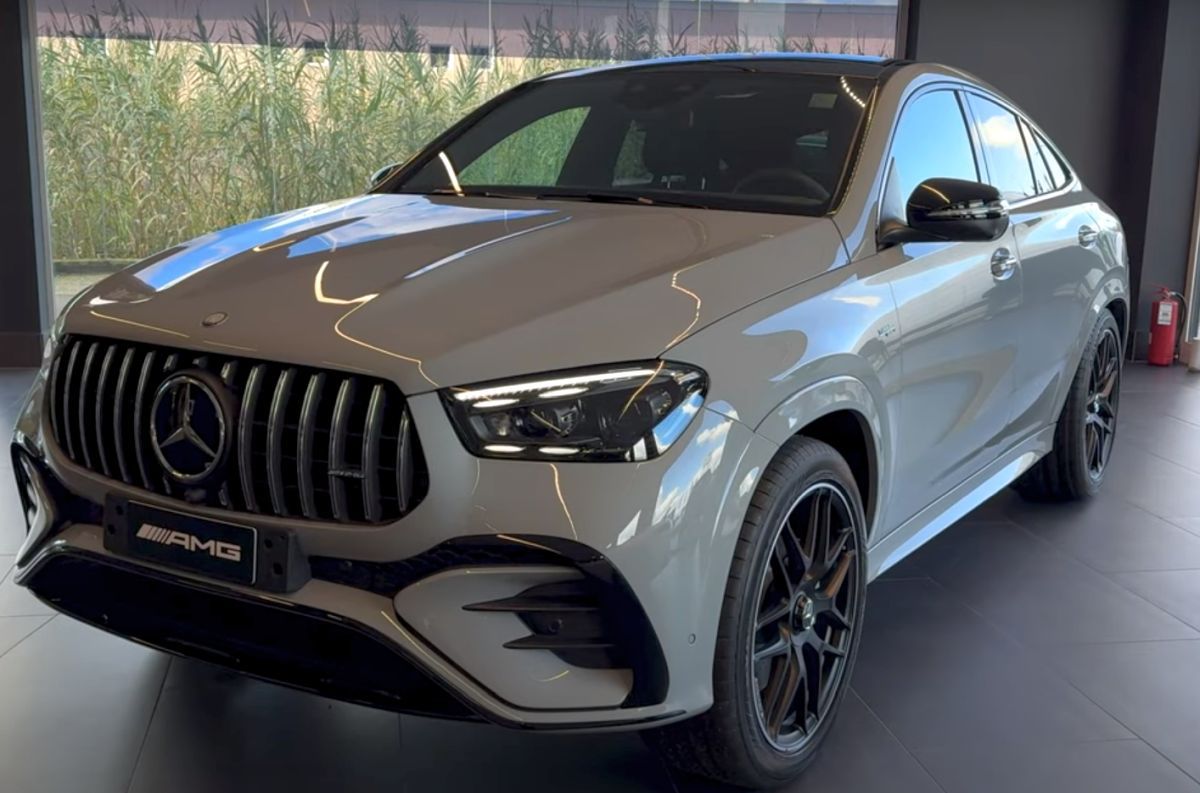 Unic în România! Adrian Mutu și-a comandat o supermașină de lux, cum nu există în țară