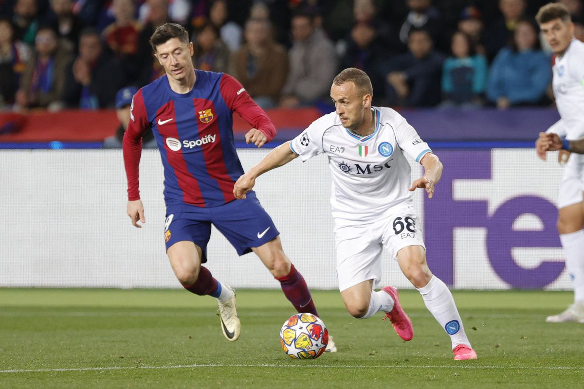 Luat la palme » Cum a fost primit în vestiar puștiul-minune de 17 ani care „l-a băgat în buzunar” pe Osimhen