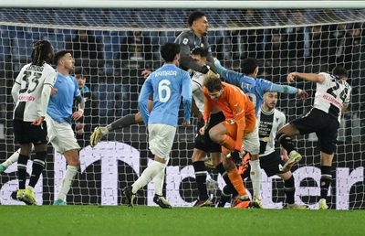 Portarul care a marcat un gol în Liga Campionilor s-a accidentat încercând să înscrie și cu Udinese