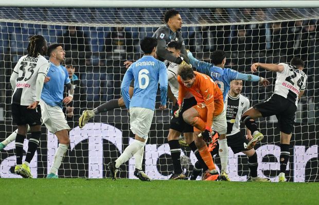 Portarul care a marcat un gol în Liga Campionilor s-a accidentat încercând să înscrie și cu Udinese