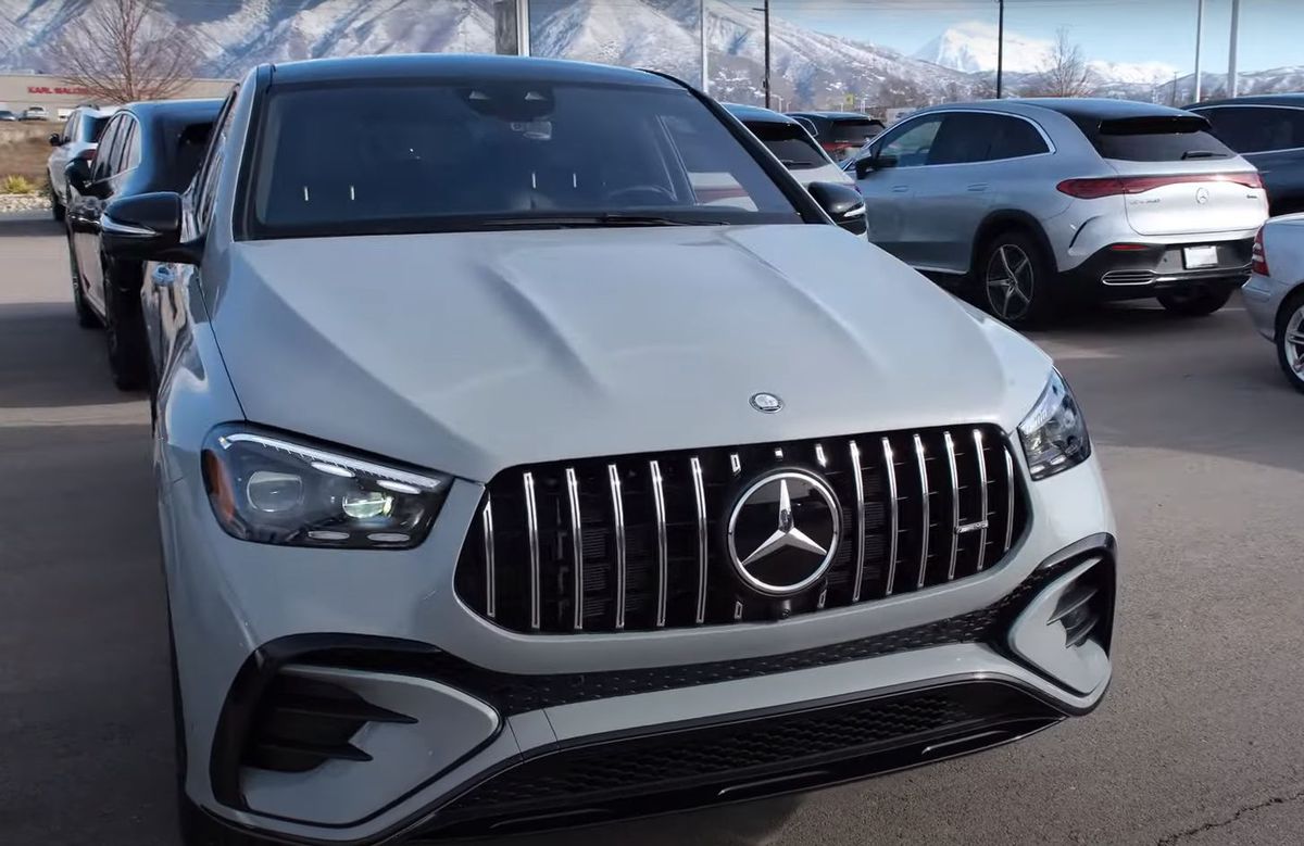 Unic în România! Adrian Mutu și-a comandat o supermașină de lux, cum nu există în țară