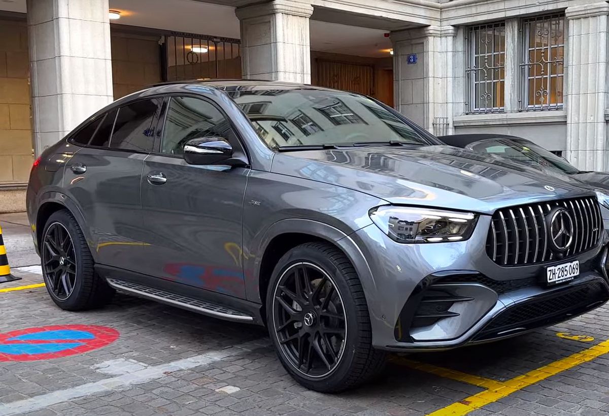 Unic în România! Adrian Mutu și-a comandat o supermașină de lux, cum nu există în țară