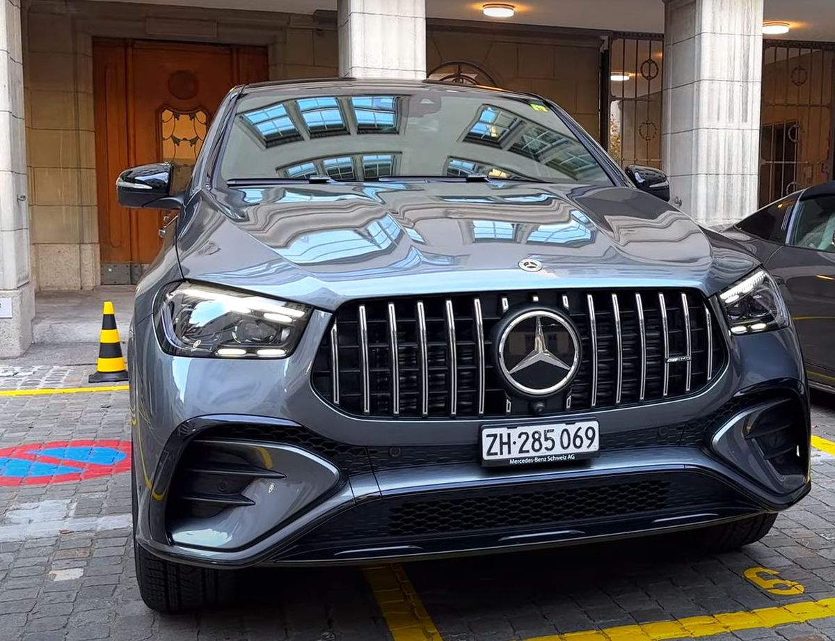 Unic în România! Adrian Mutu și-a comandat o supermașină de lux, cum nu există în țară