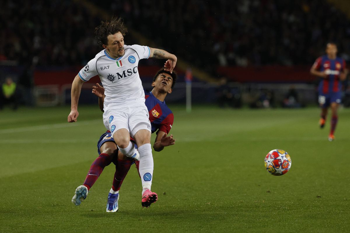 Luat la palme » Cum a fost primit în vestiar puștiul-minune de 17 ani care „l-a băgat în buzunar” pe Osimhen