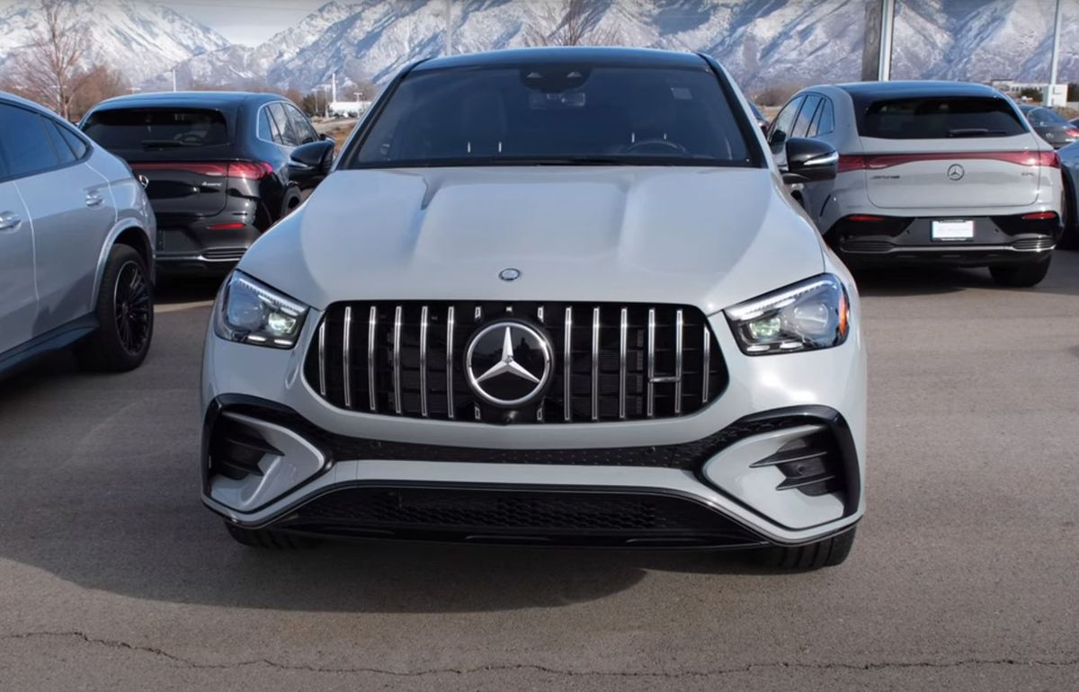 Unic în România! Adrian Mutu și-a comandat o supermașină de lux, cum nu există în țară