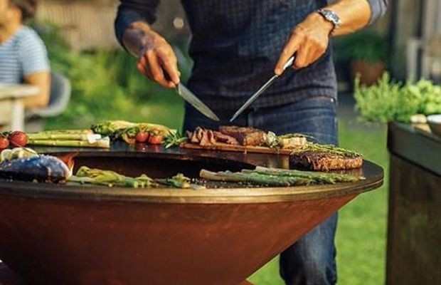 Satisfacția gătitului perfect pe plita încinsă: Friptura de vită cu OFYR devine un adevărat deliciu culinar