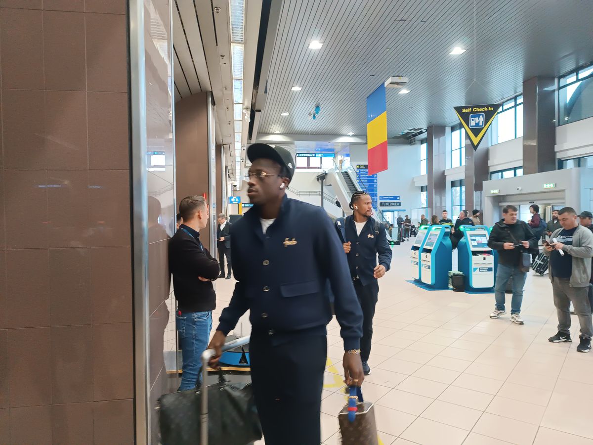 A rămas la București! FCSB a decolat spre Lyon fără titularul anunțat de Becali » MM Stoica l-a luat tare: „Ce faci, mă, dormi în seara asta?!”