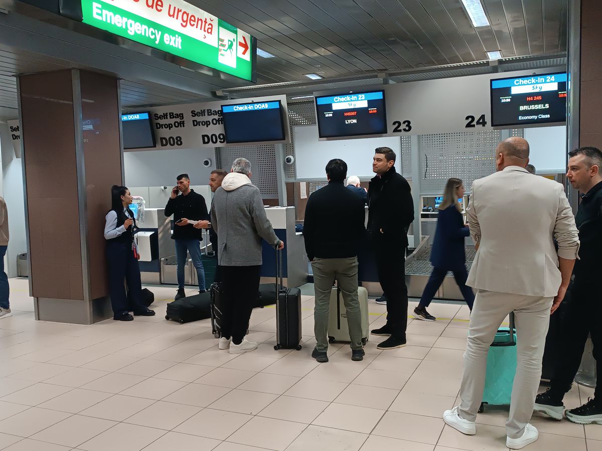 A rămas la București! FCSB a decolat spre Lyon fără titularul anunțat de Becali » MM Stoica l-a luat tare: „Ce faci, mă, dormi în seara asta?!”