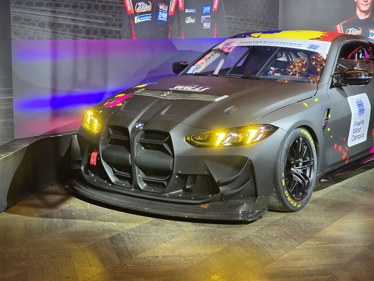 Prima echipă complet românească din GT4 și-a prezentat mașina pentru 2025 într-un club din București » Cum arată modelul BMW M4 GT4 EVO