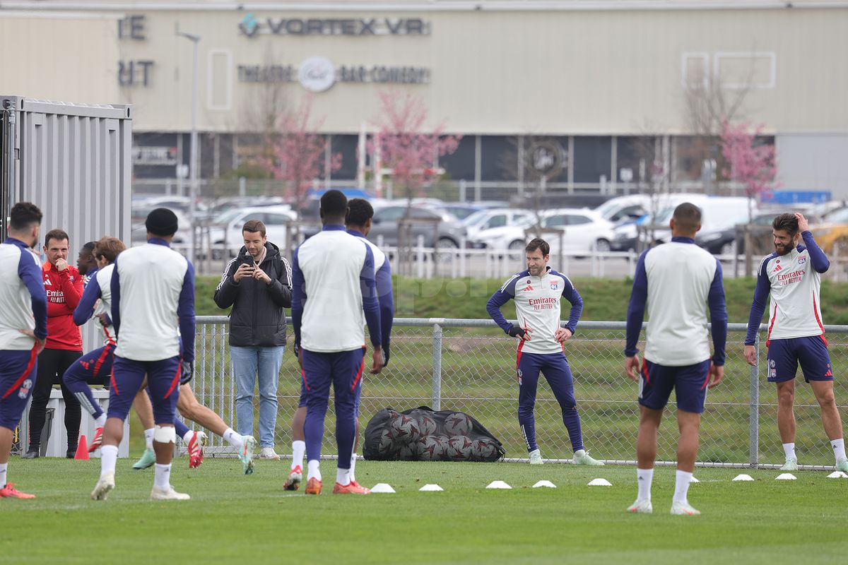 Voie bună, dar și concentrare în rândul francezilor » Ce s-a întâmplat la antrenamentul de dinainte de Lyon - FCSB
