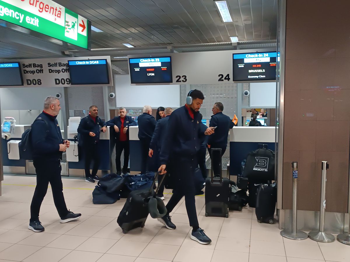 A rămas la București! FCSB a decolat spre Lyon fără titularul anunțat de Becali » MM Stoica l-a luat tare: „Ce faci, mă, dormi în seara asta?!”