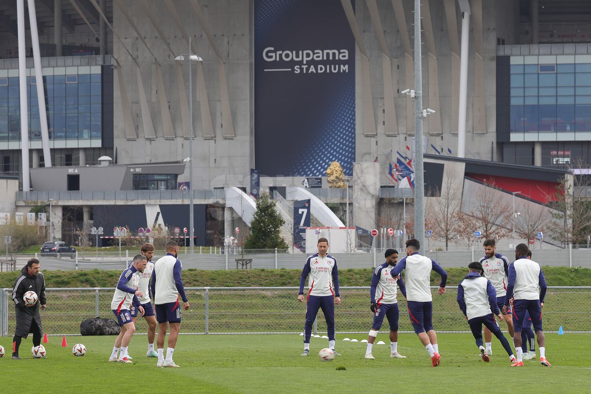 Voie bună, dar și concentrare în rândul francezilor » Ce s-a întâmplat la antrenamentul de dinainte de Lyon - FCSB