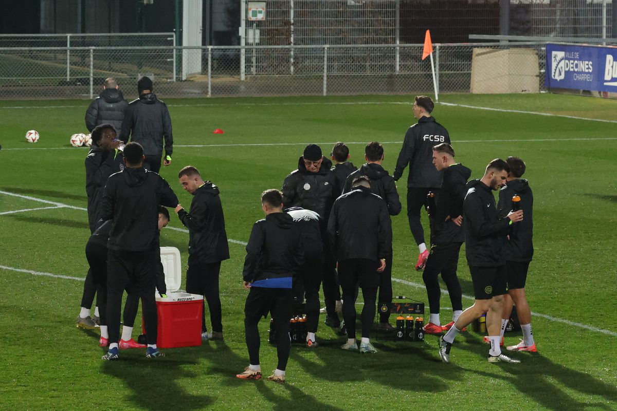 3 detalii de la antrenamentul celor de la FCSB » Schimbarea unui titular în doar 12 ore