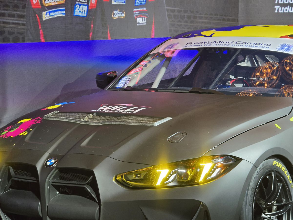 Prima echipă complet românească din GT4 și-a prezentat mașina pentru 2025 într-un club din București » Cum arată modelul BMW M4 GT4 EVO