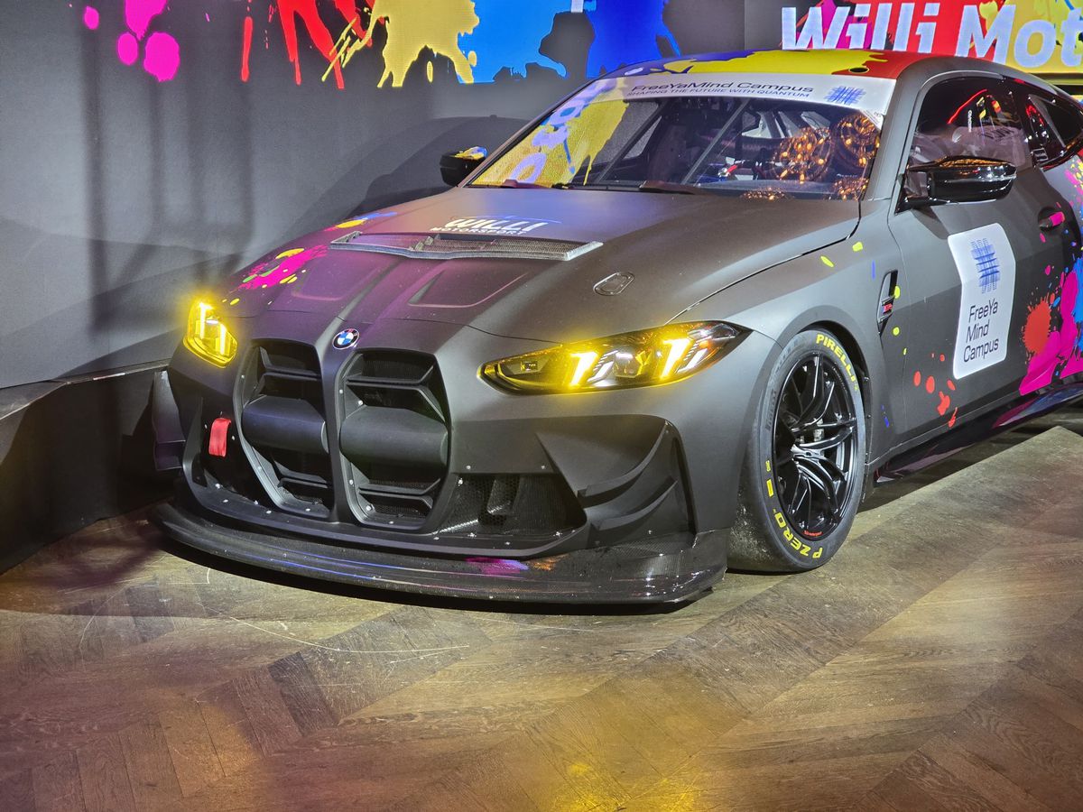 Prima echipă complet românească din GT4 și-a prezentat mașina pentru 2025 într-un club din București » Cum arată modelul BMW M4 GT4 EVO