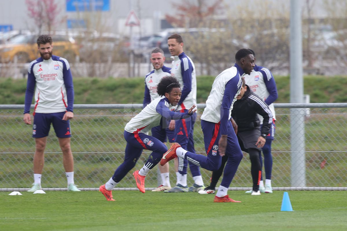 Voie bună, dar și concentrare în rândul francezilor » Ce s-a întâmplat la antrenamentul de dinainte de Lyon - FCSB