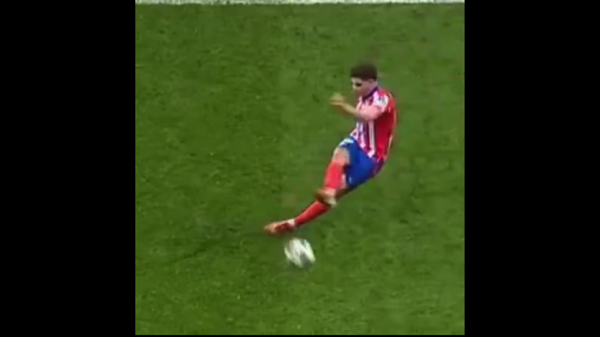 Julian Alvarez atinge mingea cu ambele picioare la penalty-uri, iar Real Madrid trece de Atletico