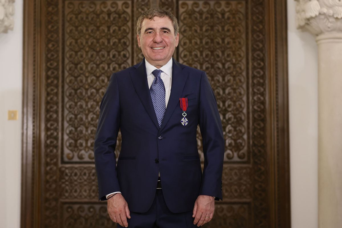 Gică Hagi, decorat cu Ordinul Național „Steaua României”. FOTO: Cristi Preda