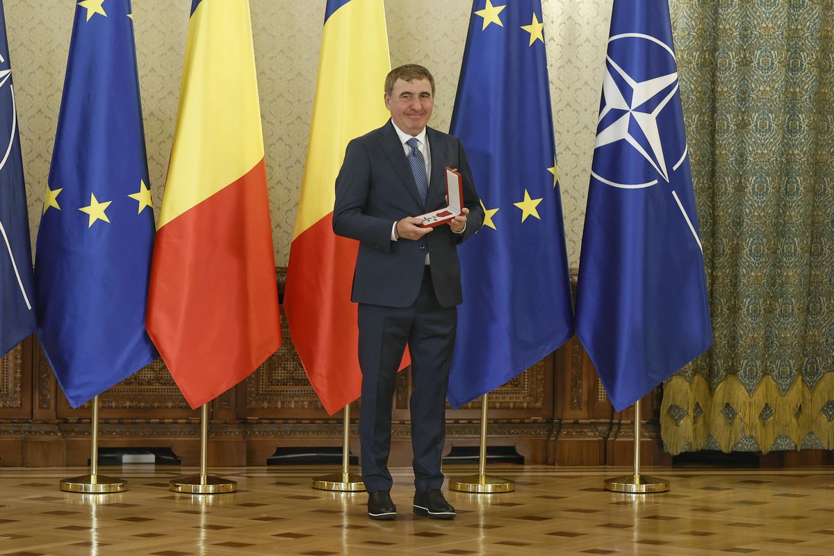 Gică Hagi, decorat cu Ordinul Național „Steaua României”. FOTO: Cristi Preda