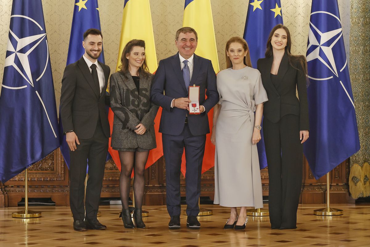 Gică Hagi, decorat cu Ordinul Național „Steaua României”. FOTO: Cristi Preda