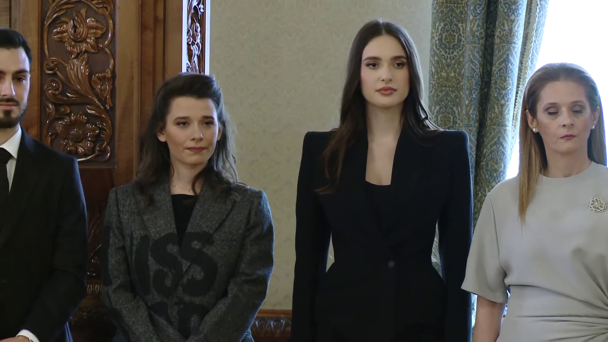 Elena Hagi a strălucit la Palatul Cotroceni » Cum a fost surprinsă soția lui Ianis la decorarea „Regelui”