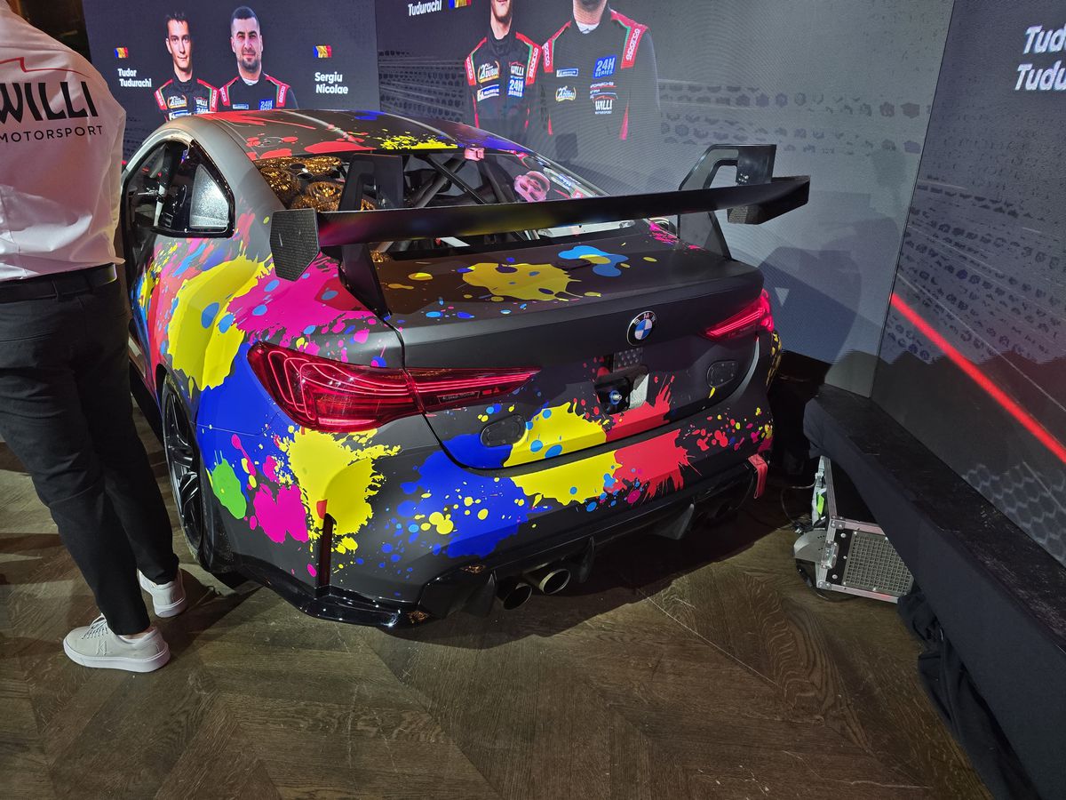 Prima echipă complet românească din GT4 și-a prezentat mașina pentru 2025 într-un club din București » Cum arată modelul BMW M4 GT4 EVO