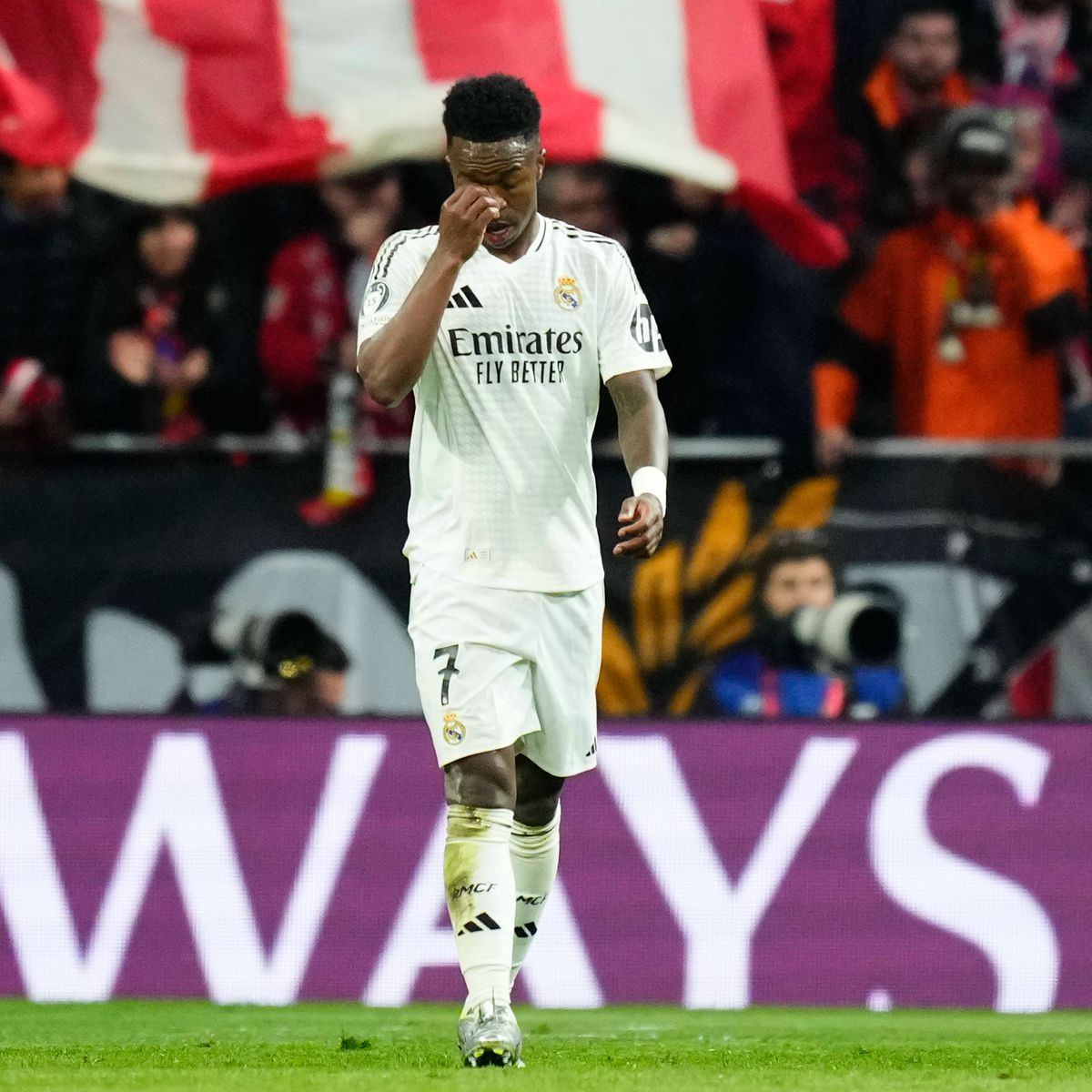 „Vinicius a trimis pe lună” » Cele mai tari meme-uri după primul penalty ratat de brazilian la Real Madrid