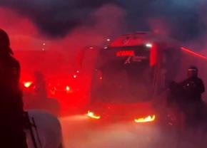 Imagini senzaționale la Madrid » Jucătorii de la Atletico au fost escortați de forțele de ordine, printre mii de fani