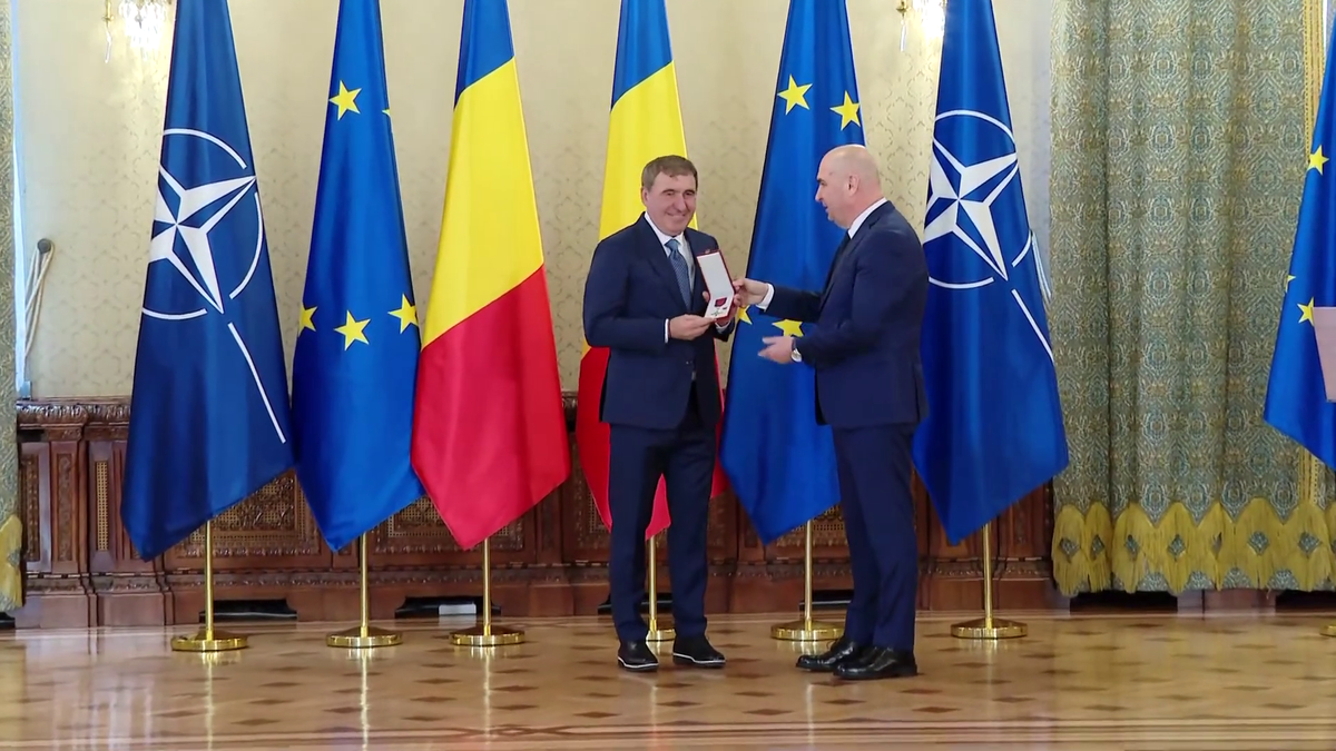 Elena Hagi a strălucit la Palatul Cotroceni » Cum a fost surprinsă soția lui Ianis la decorarea „Regelui”