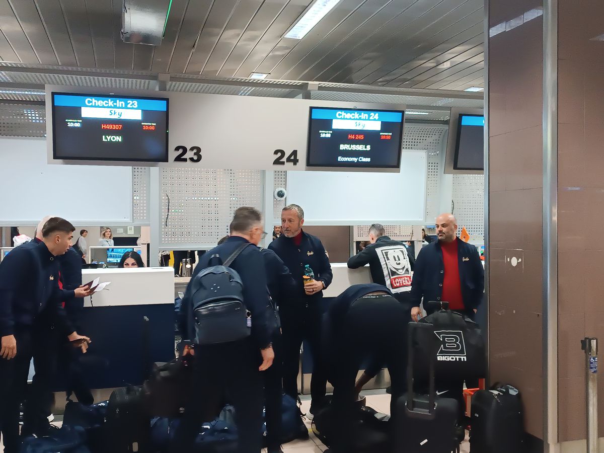 A rămas la București! FCSB a decolat spre Lyon fără titularul anunțat de Becali » MM Stoica l-a luat tare: „Ce faci, mă, dormi în seara asta?!”