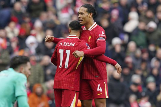 Van Dijk (dreapta) și Salah Foto: Imago