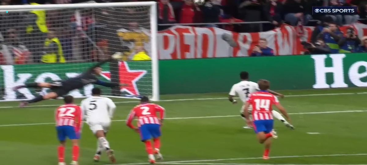 „Vinicius a trimis pe lună” » Cele mai tari meme-uri după primul penalty ratat de brazilian la Real Madrid