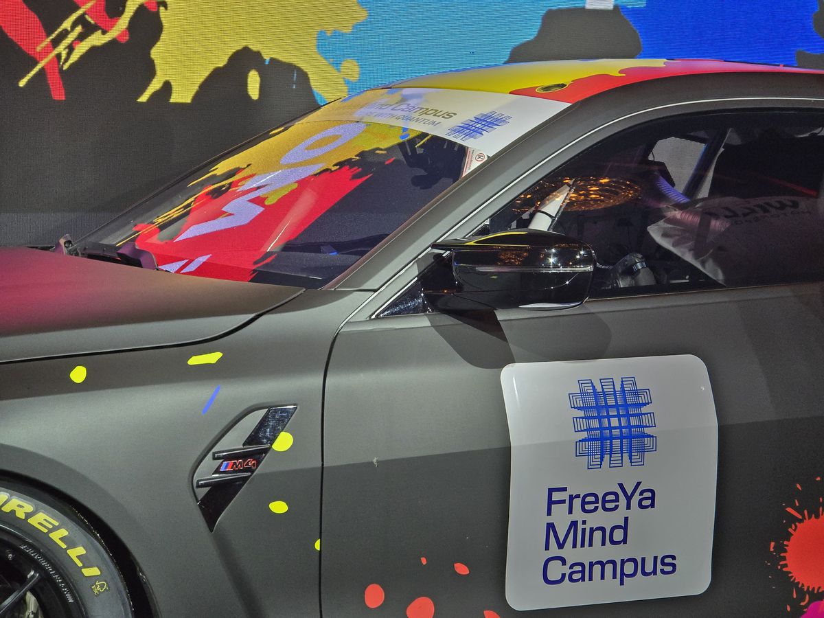 Prima echipă complet românească din GT4 și-a prezentat mașina pentru 2025 într-un club din București » Cum arată modelul BMW M4 GT4 EVO