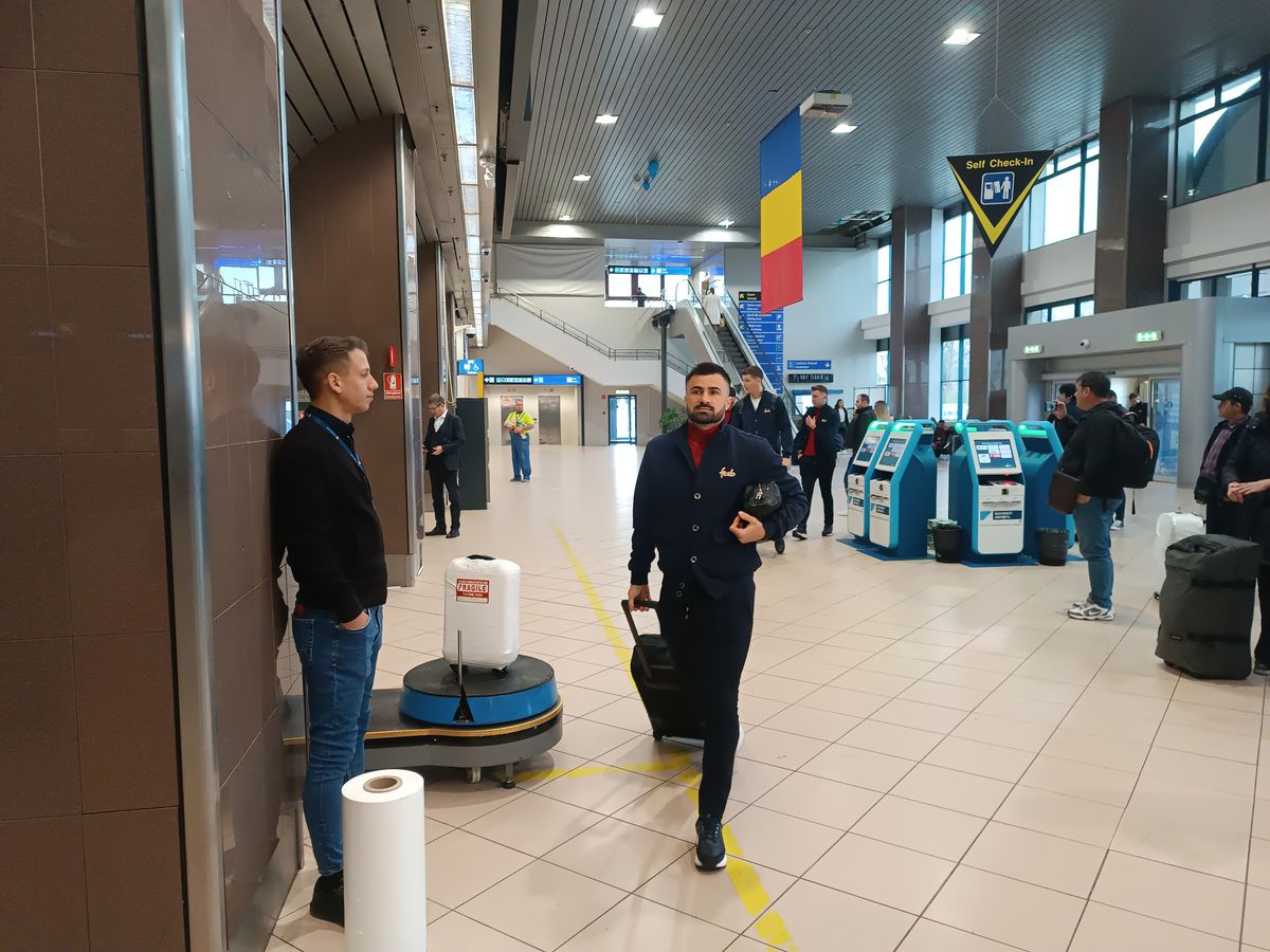 A rămas la București! FCSB a decolat spre Lyon fără titularul anunțat de Becali » MM Stoica l-a luat tare: „Ce faci, mă, dormi în seara asta?!”