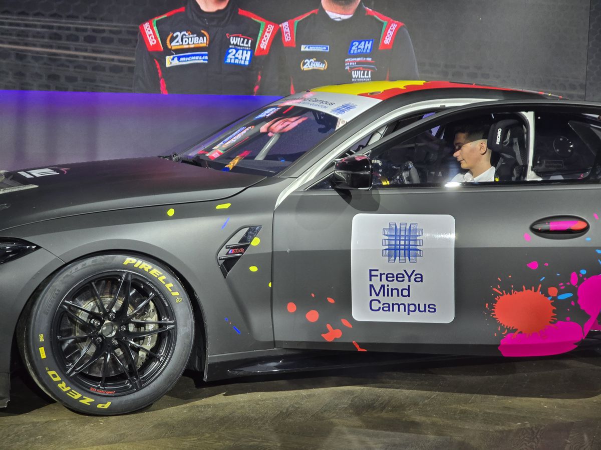 Prima echipă complet românească din GT4 și-a prezentat mașina pentru 2025 într-un club din București » Cum arată modelul BMW M4 GT4 EVO