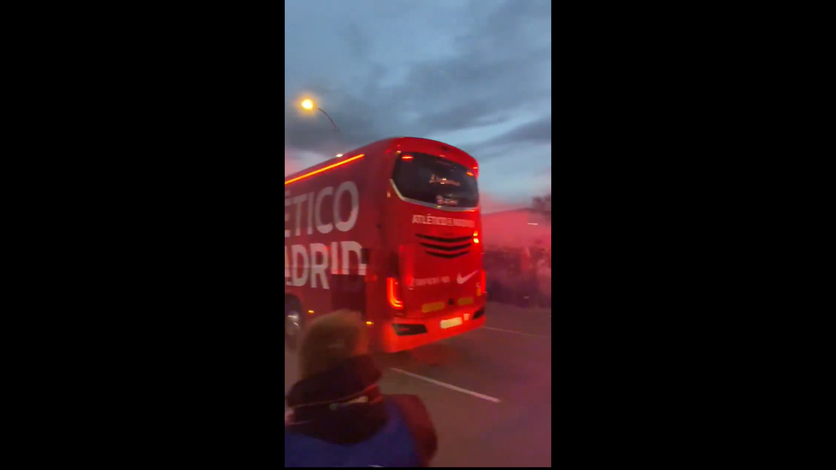 Imagini de la sosirea celor de la Atletico pentru meciul cu Real