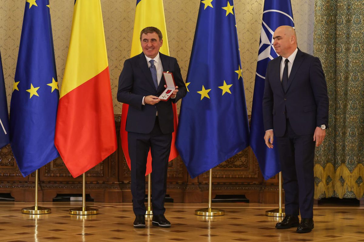 Gică Hagi, decorat cu Ordinul Național „Steaua României” » „Regele”, gâtuit de emoție, cu lacrimi în ochi! Nume mari au participat la ceremonie