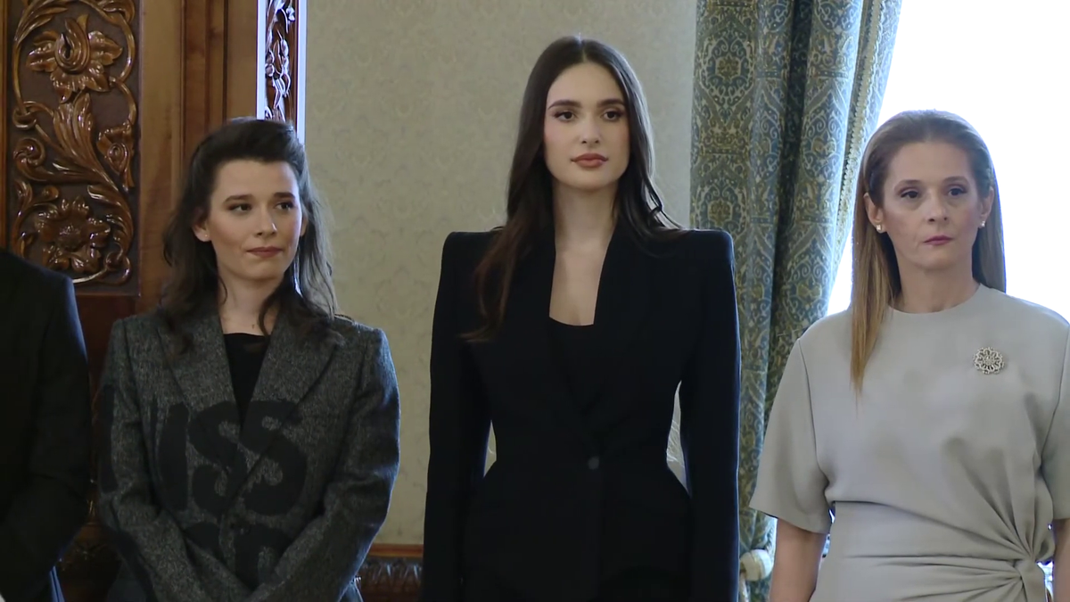 Elena Hagi a strălucit la Palatul Cotroceni » Cum a fost surprinsă soția lui Ianis la decorarea „Regelui”