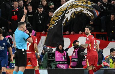 Detaliul remarcat la Istvan Kovacs de presa din Ungaria în timpul meciului Liverpool - PSG » Szoboszlai, implicat și el