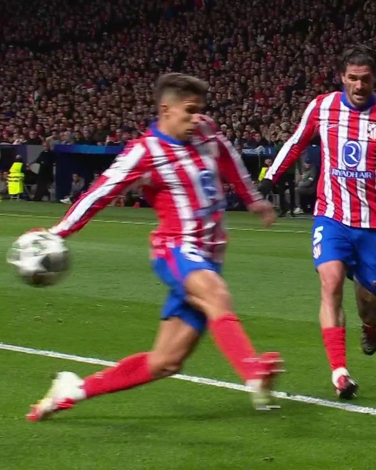 „Vinicius a trimis pe lună” » Cele mai tari meme-uri după primul penalty ratat de brazilian la Real Madrid